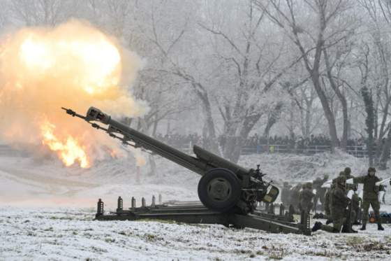 na novy rok tradicne zazneju na nabrezi dunaja v bratislave delostrelecke salvy