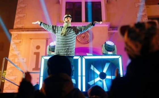 silvester v trnave bude uz tradicne bez mestskeho ohnostroja deti budu mat na trojicnom namesti diskoteku